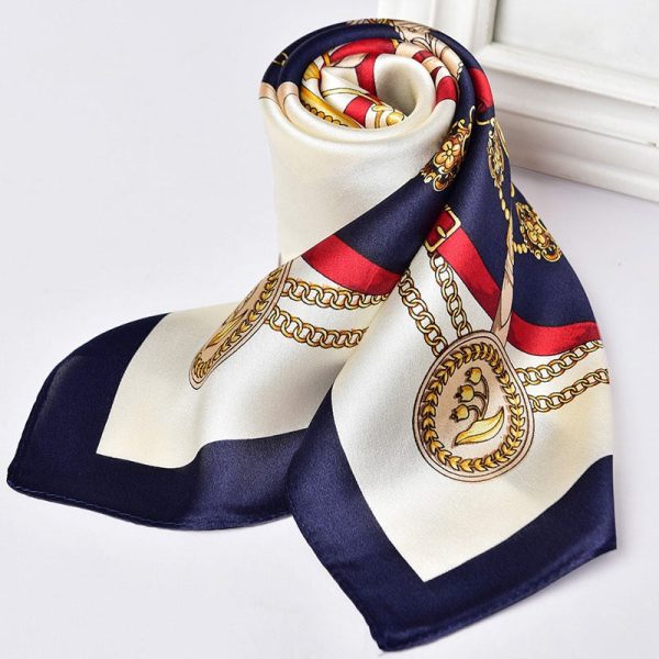 foulard carré en soie distingué
