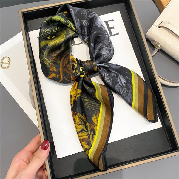 Carré de Soie Motif Hibou Doré Foulard Trend