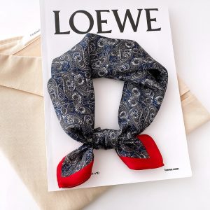 foulard chic en soie pour femme