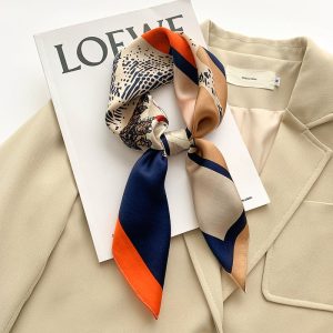 Carré 100% Soie motif Chevaux Femme